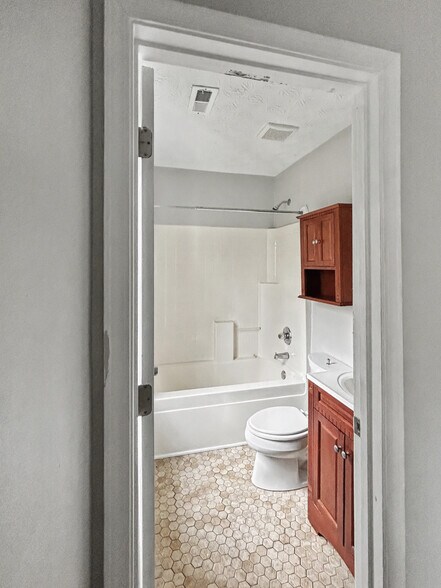 Building Photo - 21 Timber Ridge Dr