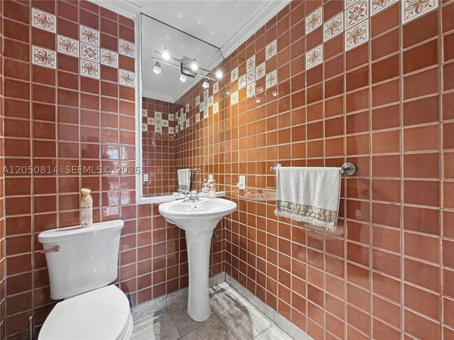 Building Photo - 2124 Fisher Island Dr