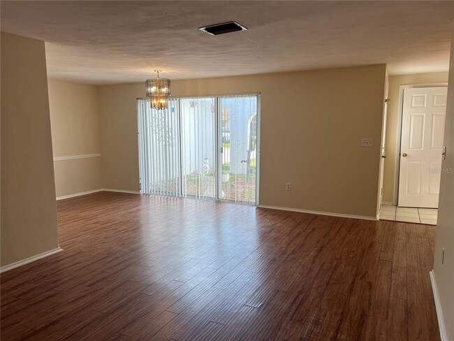 Building Photo - 4216 Hillsdale Dr