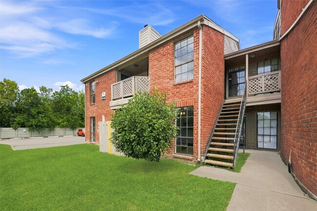 Building Photo - 12500 Sandpiper Dr