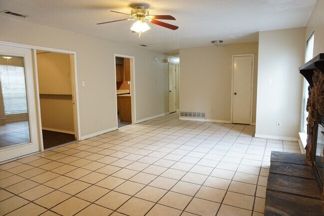 Building Photo - 1827 Abshire Ln