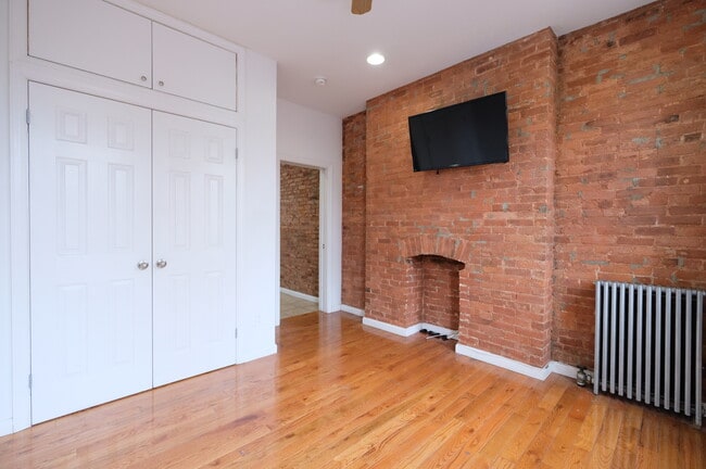Building Photo - 744 9th Ave