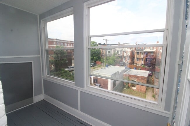 Building Photo - 2026/2027 JHU Off-campus Large 5bd/2.5ba home w/ Parking Spot! Available now