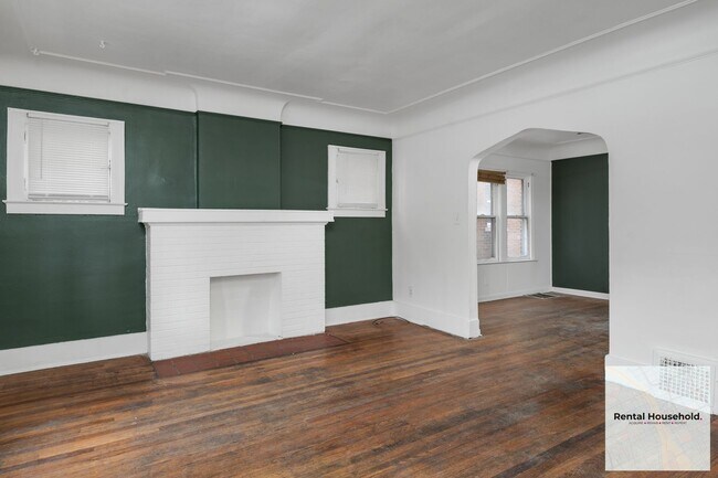 Building Photo - 2649 Pasadena St