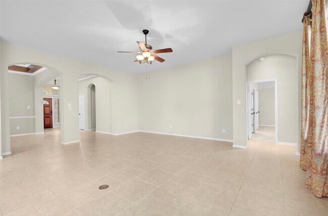 Building Photo - 2513 Golfcrest Dr