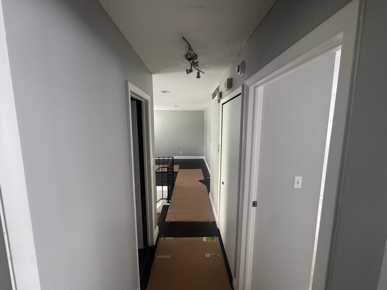 Building Photo - 3028 Quinby Dr