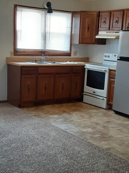 Building Photo - 315 Main St