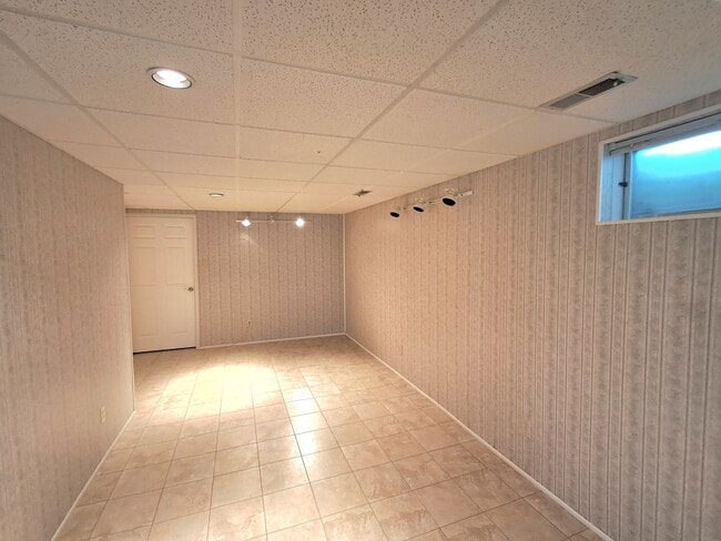 Building Photo - $2,995 -4 Bed / 3 Bath- Home with Fully Fe...