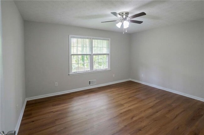 Building Photo - 1802 Driftwood Pl