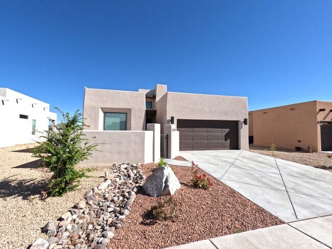 Building Photo - 3729 Santa Clarita Ave