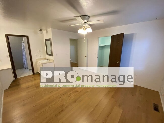 Building Photo - 3bd/2ba condo with gym and pool access