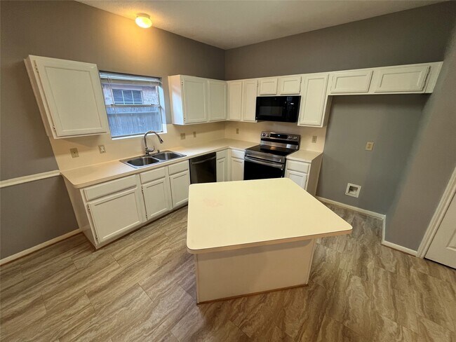 Building Photo - 16027 Silver Valley Dr