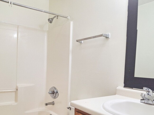 Building Photo - 4 Bed / 2 Full Bath Two-Story Home — Fresh Paint, New Flooring, Detached Garage