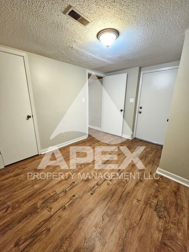 Building Photo - 7324 Deane Hill Dr