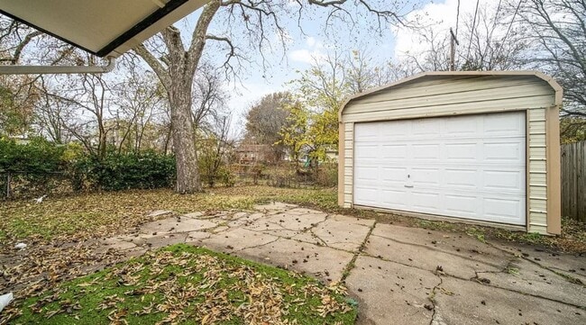 Building Photo - Charming 3BR/1BA Home with Detached Garage