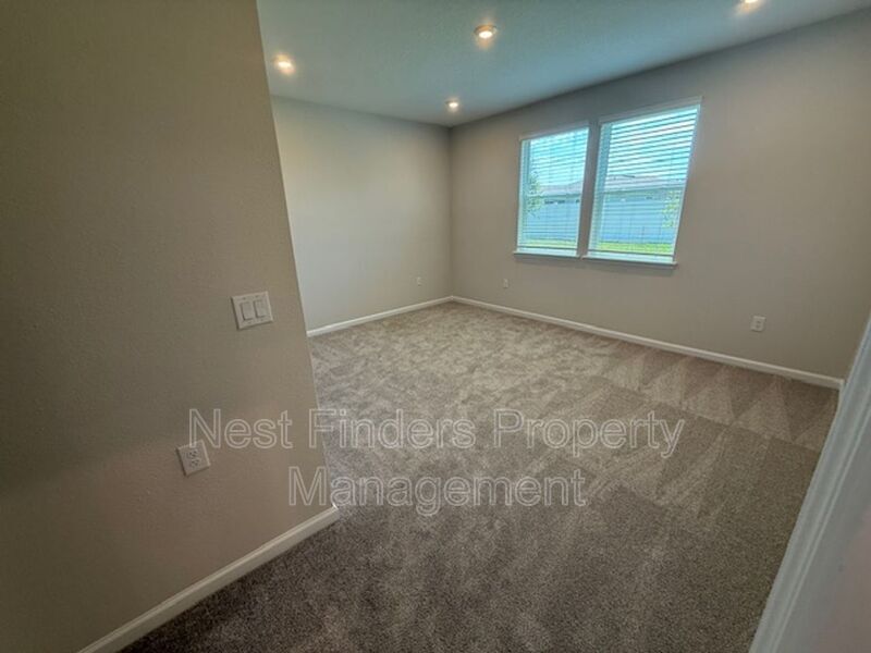 Building Photo - 299 Spruce Hl Pt