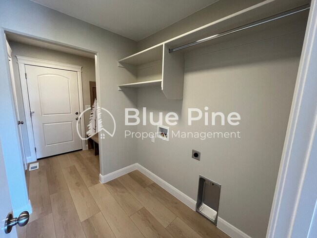 Building Photo - 6360 Ender Ln