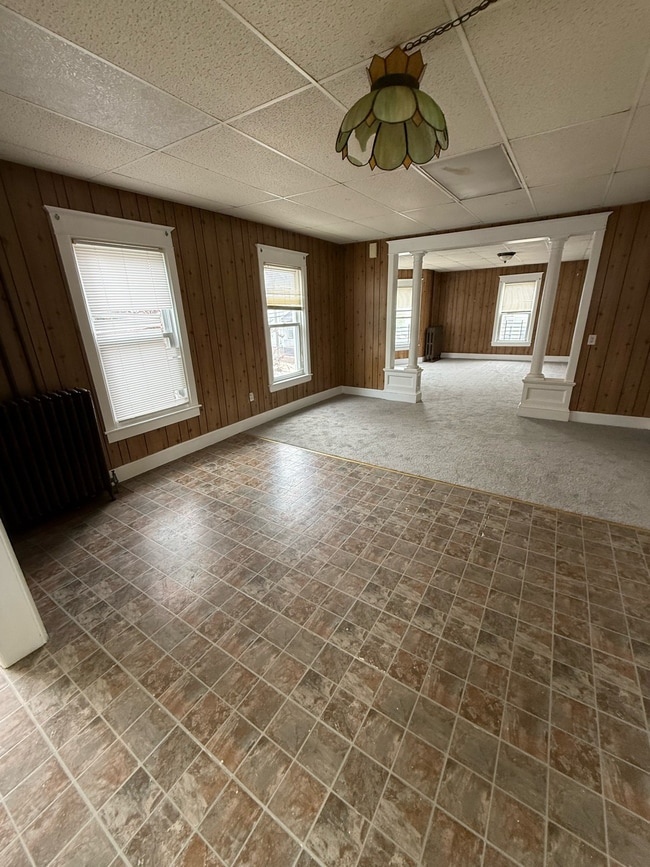 Building Photo - 320 Lincoln St