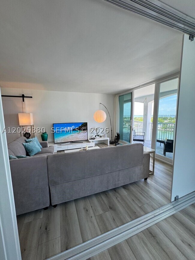 Building Photo - 5401 Collins Ave