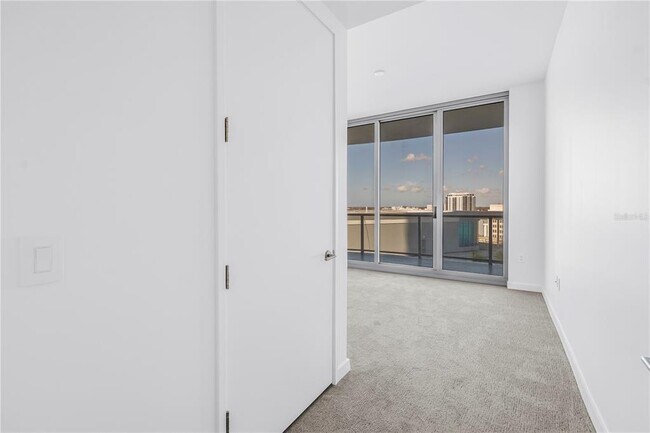 Building Photo - 400 Central Ave