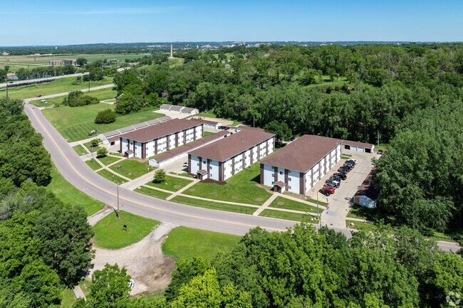 Building Photo - Spacious first floor one bedroom with mode...