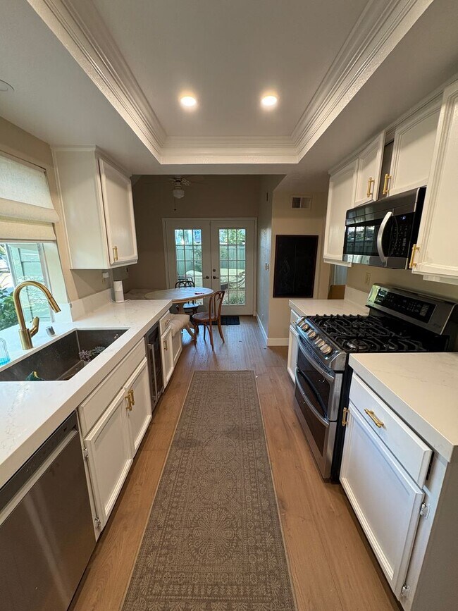 Building Photo - 1818 Stratton Cir