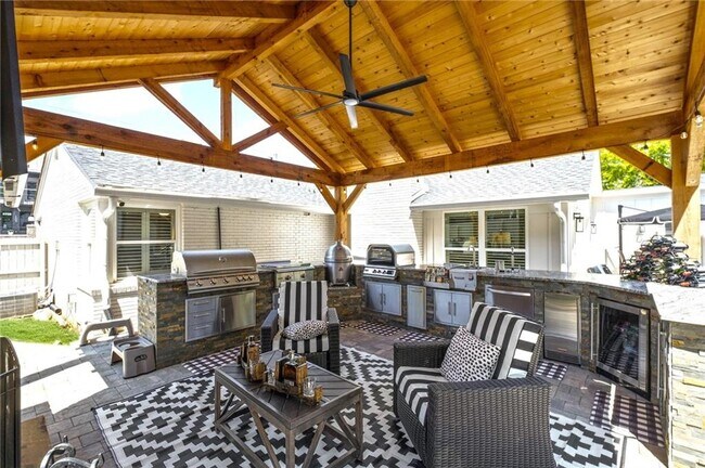 Building Photo - 8175 Main St