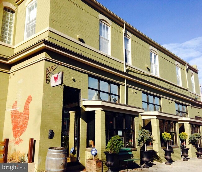 Building Photo - 39 U St NE