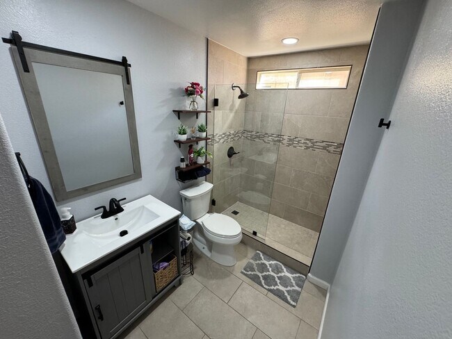 Building Photo - 40123 Vista Ridge Dr