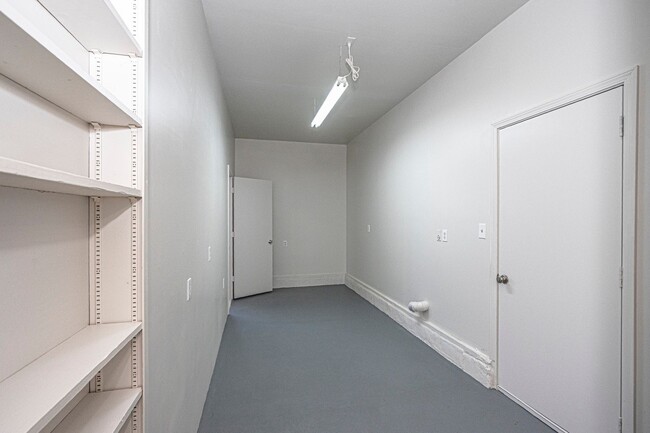 Building Photo - 4 Bedroom 1.5 Bath Home Near I-240 and I-3...