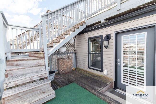 Building Photo - 3206 Hudson St