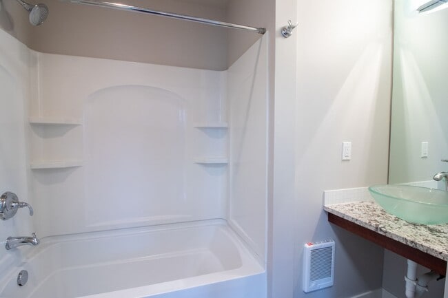 Building Photo - 2Bd/2Ba Mercer Island Condo