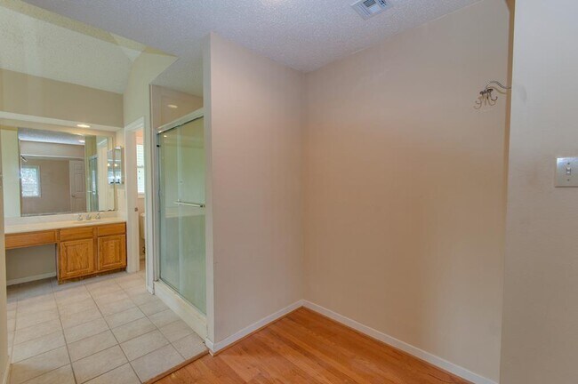 Building Photo - 11310 Chiselhurst Way Ct