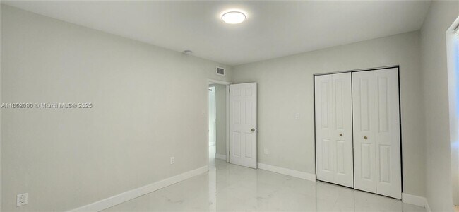 Building Photo - 830 NE 143rd St