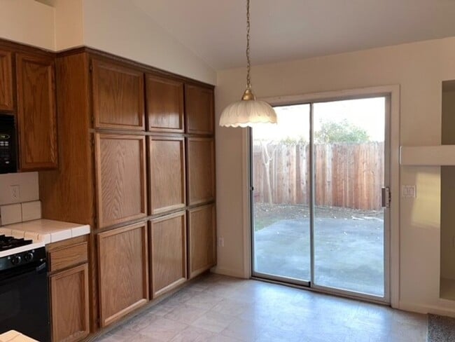 Building Photo - Spacious single level home with central he...