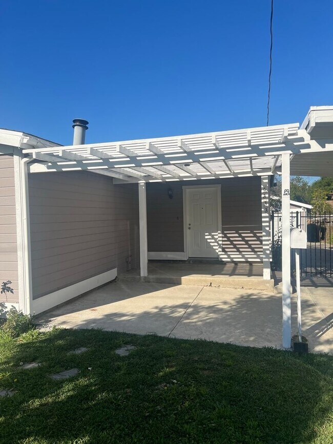 Building Photo - Spacious 4-Bed, 2-Bath Home in Whittier