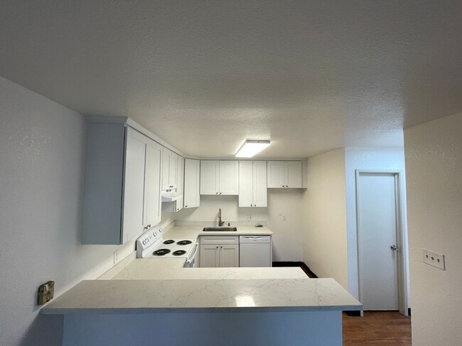 Building Photo - San Jose - Updated Home with Garage & Carport