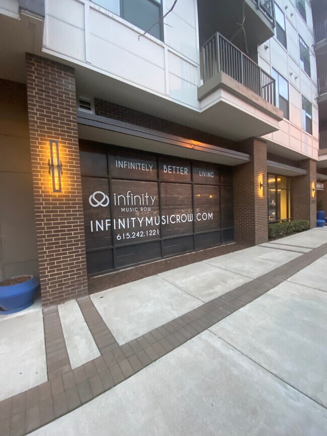 Building Photo - 1221 Division St