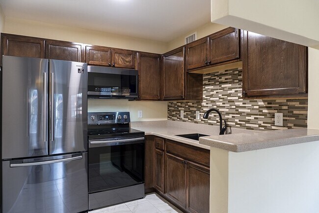 Primary Photo - 1 bedroom 1 bath first floor condo unit | ...