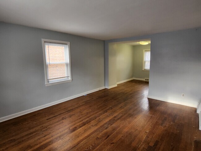 Building Photo - 364 Oakland St