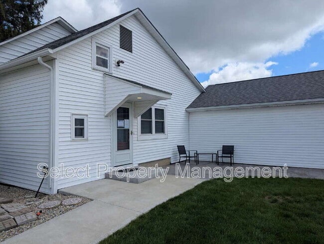 Building Photo - 710 E Cook Rd