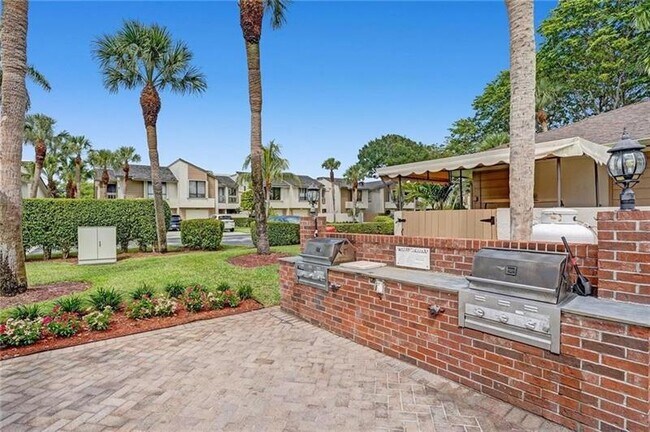 Building Photo - 6012 Glendale Dr