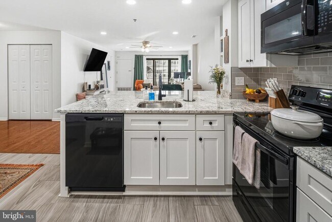 Building Photo - 2 Leverington Ave