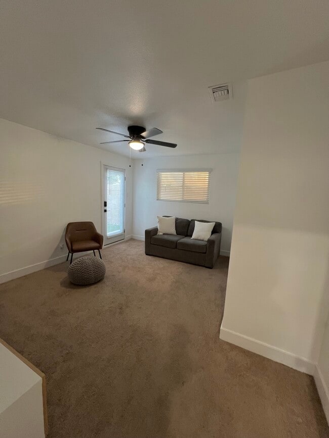 Building Photo - 40585 Sanalamar Dr