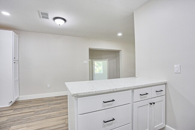Building Photo - 704 Natchez River Cir