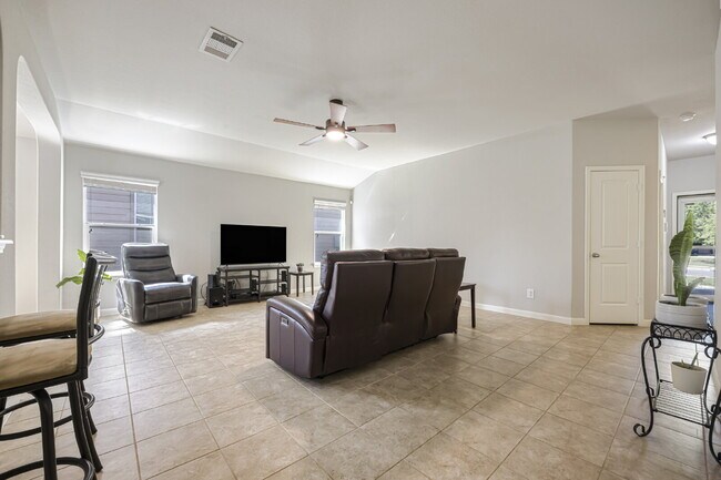 Building Photo - Charming 3-Bedroom with 2 Baths Cottonwood...