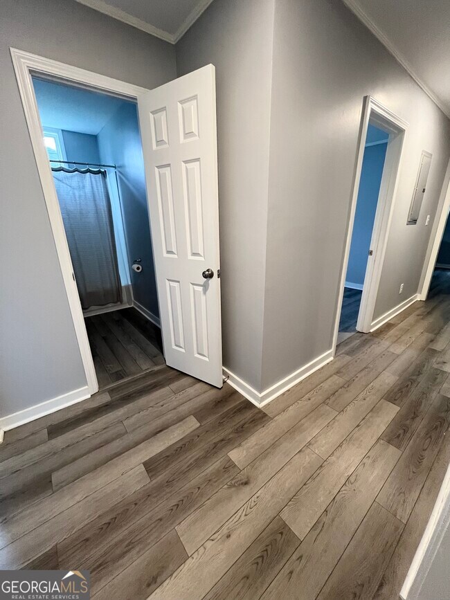 Building Photo - 112 Cedar St