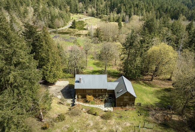 Building Photo - Orcas Landing Custom Built Luxury Home