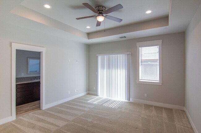 Building Photo - Newer Home for Rent in North Redding CA | $500 Off, Solar, Garage, Fenced Yard