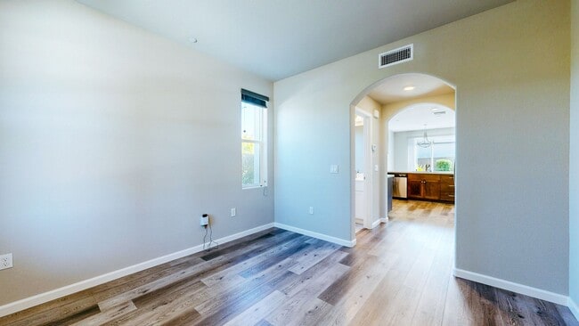 Building Photo - Rare Santa Rosa Four Bedroom house in Desi...